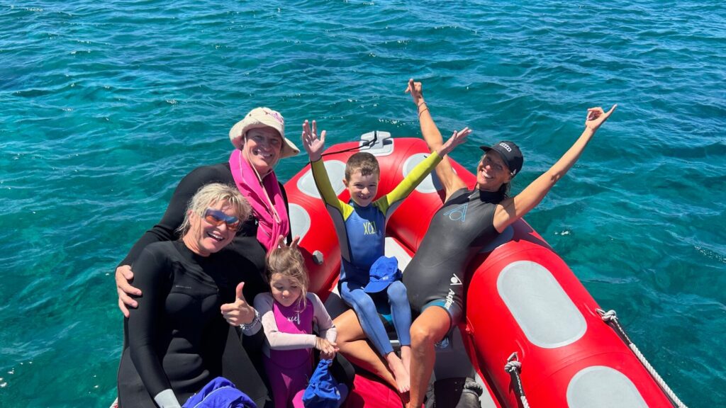 Glückliche Familie beim Familyfun - Redshark